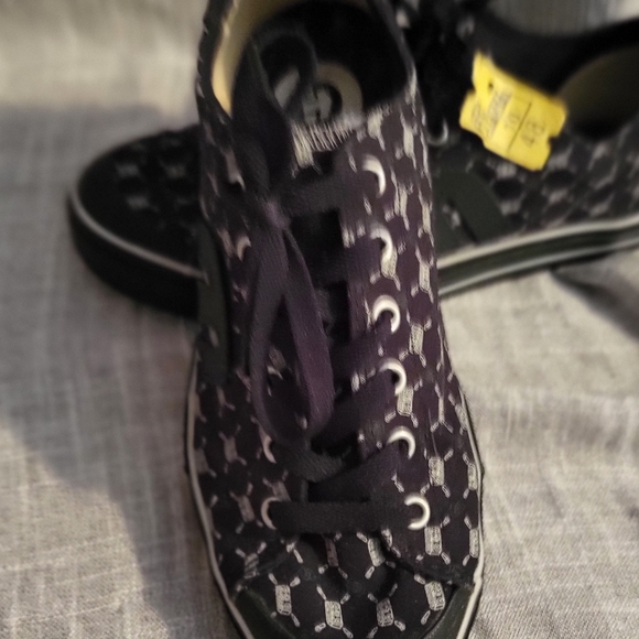 Etnies Shoes Womens Size 10 Bernie Casual Low Top Sneakers Black Fabric Lace Up - Picture 9 of 9